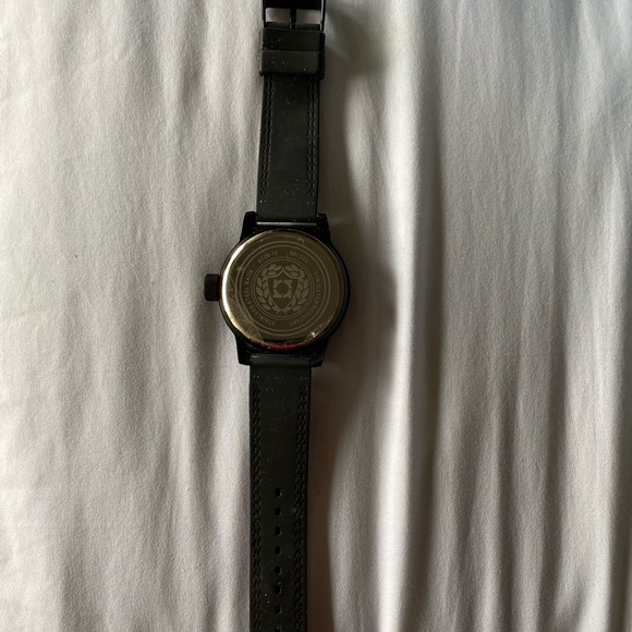 032)Kenneth Cole watch - Picture 4 of 6